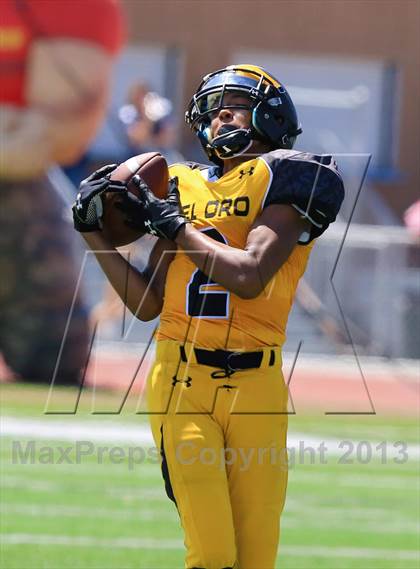 Thumbnail 2 in Del Oro vs. Notre Dame (Honor Bowl) photogallery.