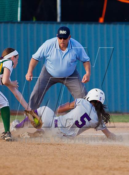 Thumbnail 3 in Ridge Point vs Santa Fe (UIL 4A Region 3 Quarterfinal Playoff) photogallery.