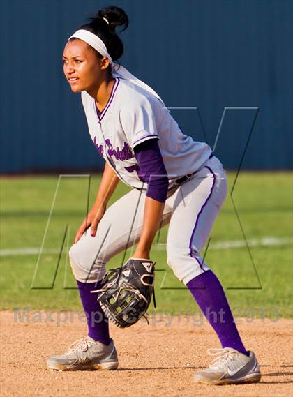 Thumbnail 2 in Ridge Point vs Santa Fe (UIL 4A Region 3 Quarterfinal Playoff) photogallery.