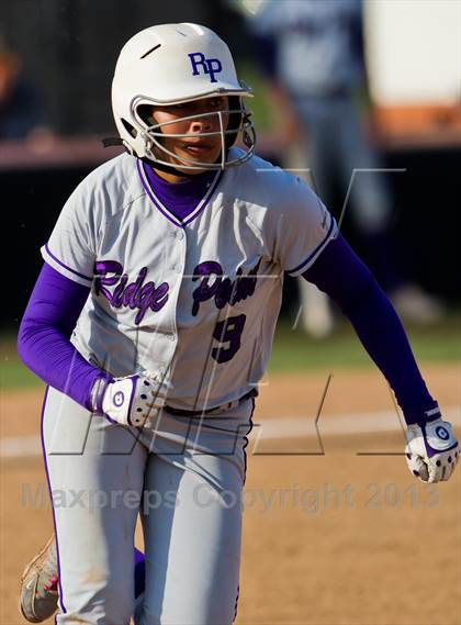 Thumbnail 2 in Ridge Point vs Santa Fe (UIL 4A Region 3 Quarterfinal Playoff) photogallery.