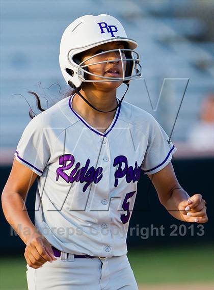 Thumbnail 3 in Ridge Point vs Santa Fe (UIL 4A Region 3 Quarterfinal Playoff) photogallery.