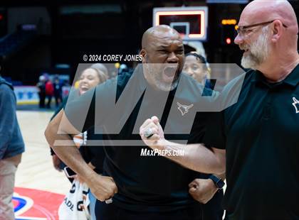 Thumbnail 3 in Kell vs Eagle's Landing (GHSA 5A State Championship) photogallery.