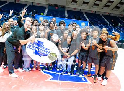 Thumbnail 2 in Kell vs Eagle's Landing (GHSA 5A State Championship) photogallery.