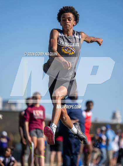 Thumbnail 1 in Terrier Relays photogallery.