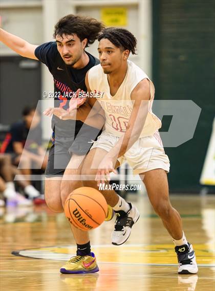 Thumbnail 1 in Glendale vs. Thunderbird (Judy Dixon Holiday Tournament) photogallery.