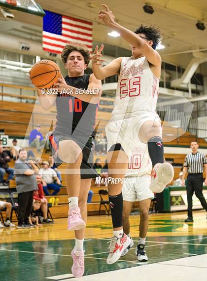 Thumbnail 2 in Glendale vs. Thunderbird (Judy Dixon Holiday Tournament) photogallery.