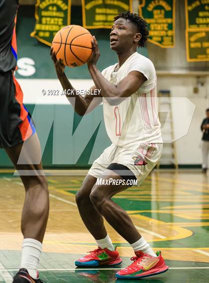 Thumbnail 2 in Glendale vs. Thunderbird (Judy Dixon Holiday Tournament) photogallery.