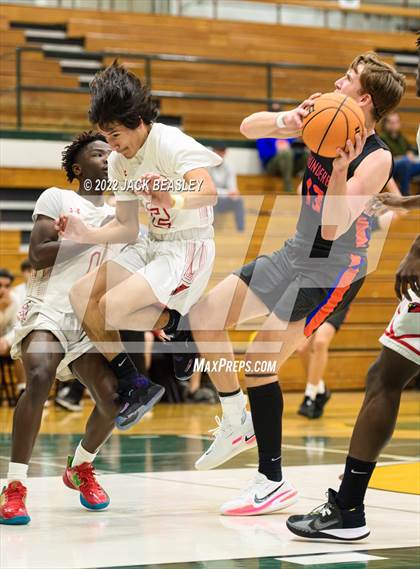 Thumbnail 1 in Glendale vs. Thunderbird (Judy Dixon Holiday Tournament) photogallery.