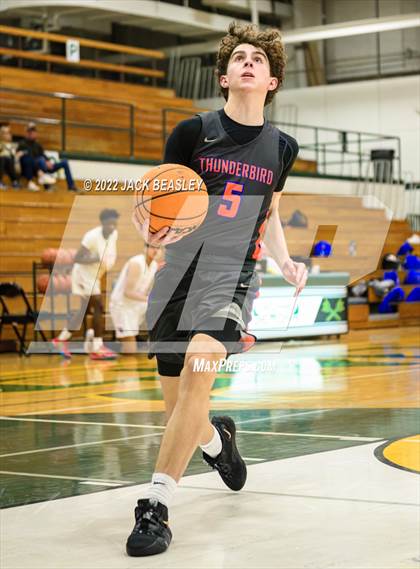 Thumbnail 3 in Glendale vs. Thunderbird (Judy Dixon Holiday Tournament) photogallery.