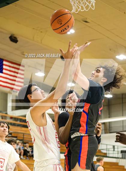 Thumbnail 3 in Glendale vs. Thunderbird (Judy Dixon Holiday Tournament) photogallery.