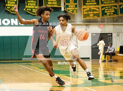 Thumbnail 3 in Glendale vs. Thunderbird (Judy Dixon Holiday Tournament) photogallery.