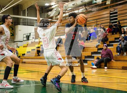 Thumbnail 1 in Glendale vs. Thunderbird (Judy Dixon Holiday Tournament) photogallery.