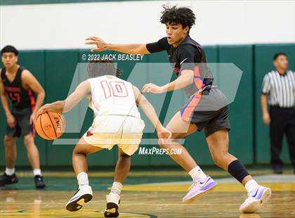 Thumbnail 3 in Glendale vs. Thunderbird (Judy Dixon Holiday Tournament) photogallery.