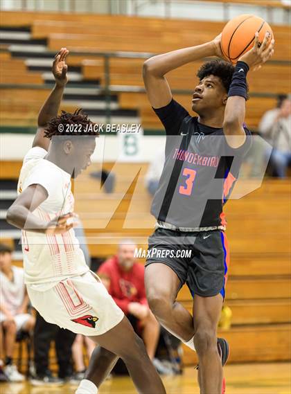 Thumbnail 2 in Glendale vs. Thunderbird (Judy Dixon Holiday Tournament) photogallery.
