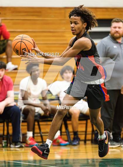 Thumbnail 1 in Glendale vs. Thunderbird (Judy Dixon Holiday Tournament) photogallery.