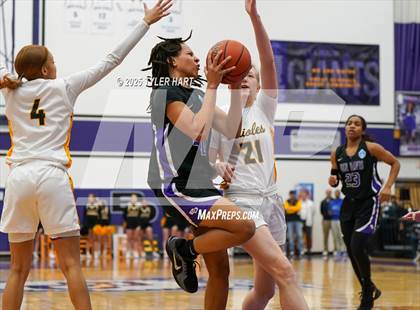 Thumbnail 2 in Ben Davis vs. Avon (IHSAA Sectional 4A Semifinal) photogallery.
