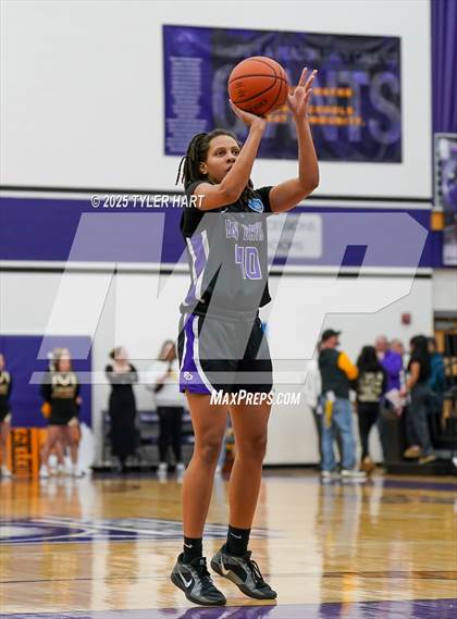 Thumbnail 1 in Ben Davis vs. Avon (IHSAA Sectional 4A Semifinal) photogallery.