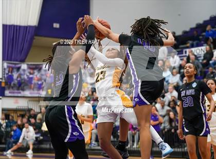 Thumbnail 3 in Ben Davis vs. Avon (IHSAA Sectional 4A Semifinal) photogallery.
