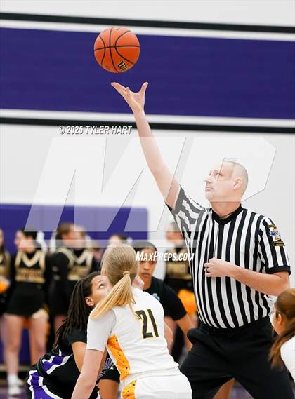 Thumbnail 3 in Ben Davis vs. Avon (IHSAA Sectional 4A Semifinal) photogallery.