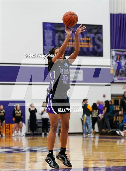 Thumbnail 2 in Ben Davis vs. Avon (IHSAA Sectional 4A Semifinal) photogallery.