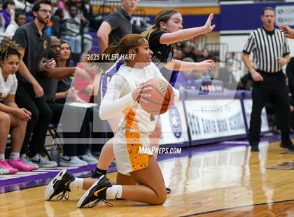 Thumbnail 3 in Ben Davis vs. Avon (IHSAA Sectional 4A Semifinal) photogallery.