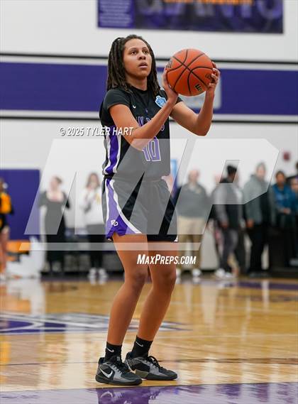 Thumbnail 3 in Ben Davis vs. Avon (IHSAA Sectional 4A Semifinal) photogallery.