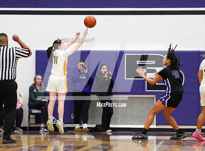 Thumbnail 2 in Ben Davis vs. Avon (IHSAA Sectional 4A Semifinal) photogallery.