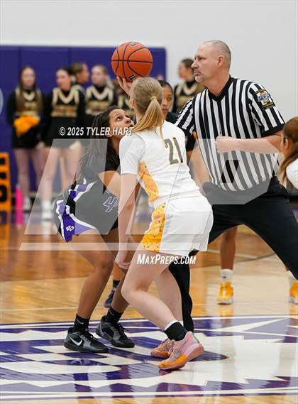 Thumbnail 1 in Ben Davis vs. Avon (IHSAA Sectional 4A Semifinal) photogallery.