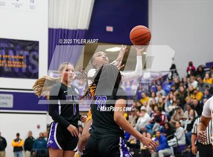Thumbnail 2 in Ben Davis vs. Avon (IHSAA Sectional 4A Semifinal) photogallery.