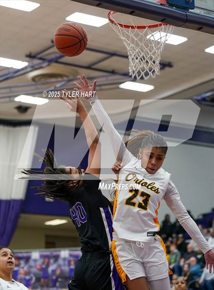 Thumbnail 2 in Ben Davis vs. Avon (IHSAA Sectional 4A Semifinal) photogallery.