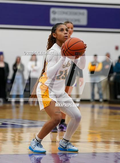 Thumbnail 2 in Ben Davis vs. Avon (IHSAA Sectional 4A Semifinal) photogallery.
