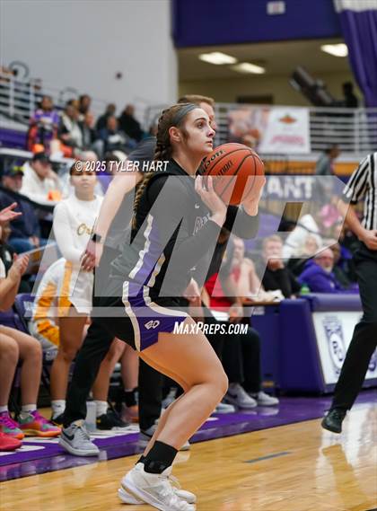 Thumbnail 3 in Ben Davis vs. Avon (IHSAA Sectional 4A Semifinal) photogallery.