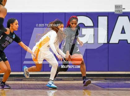 Thumbnail 2 in Ben Davis vs. Avon (IHSAA Sectional 4A Semifinal) photogallery.