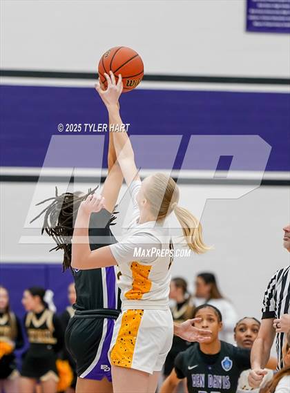 Thumbnail 2 in Ben Davis vs. Avon (IHSAA Sectional 4A Semifinal) photogallery.