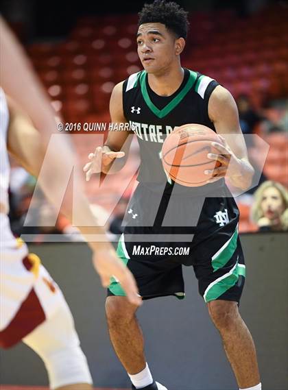 Thumbnail 2 in Loyola Academy vs. Niles Notre Dame (Chicago Elite Classic) photogallery.