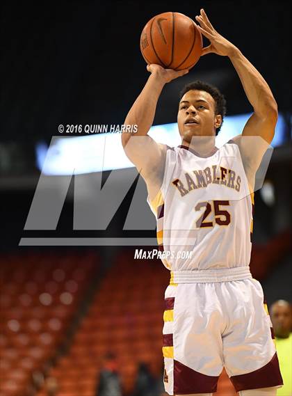 Thumbnail 3 in Loyola Academy vs. Niles Notre Dame (Chicago Elite Classic) photogallery.