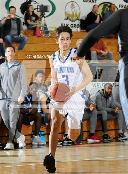 Thumbnail 2 in Davis vs. Clovis North photogallery.