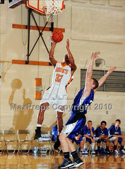 Thumbnail 2 in Harrisburg Christian vs. Antietam photogallery.