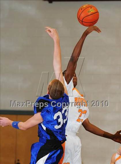 Thumbnail 1 in Harrisburg Christian vs. Antietam photogallery.