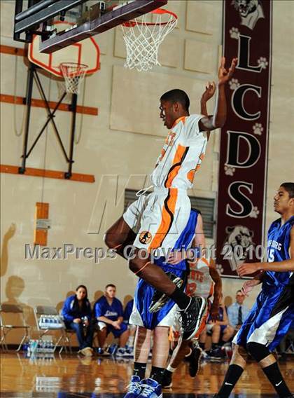 Thumbnail 1 in Harrisburg Christian vs. Antietam photogallery.