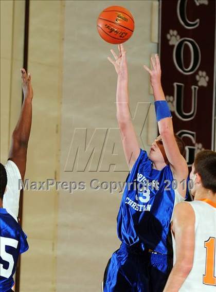 Thumbnail 1 in Harrisburg Christian vs. Antietam photogallery.
