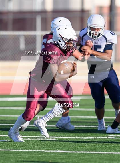 Thumbnail 3 in Central Catholic @ Davenport photogallery.