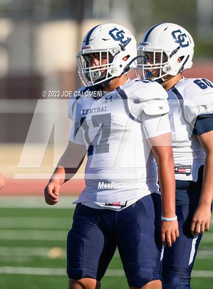 Thumbnail 3 in Central Catholic @ Davenport photogallery.