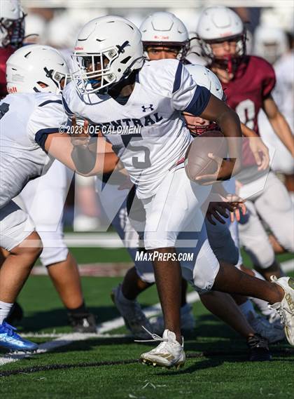Thumbnail 2 in Central Catholic @ Davenport photogallery.