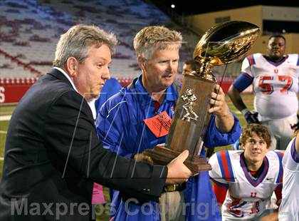 Thumbnail 1 in Fayetteville vs. Memphis University photogallery.