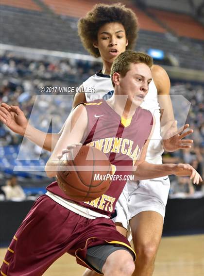 Thumbnail 2 in Gonzaga Prep vs. Enumclaw (WIAA 4A Quarterfinal) photogallery.