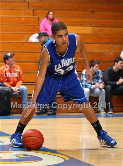 Thumbnail 3 in Capistrano Valley vs. La Habra (OC North/South Challenge) photogallery.
