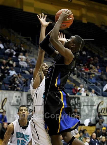 Thumbnail 2 in Deer Valley vs. Newark Memorial (Martin Luther King Classic) photogallery.