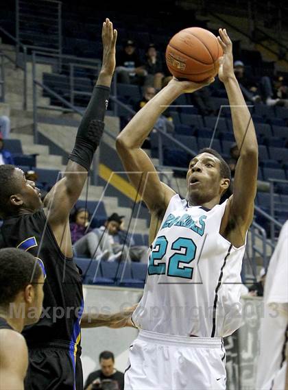 Thumbnail 3 in Deer Valley vs. Newark Memorial (Martin Luther King Classic) photogallery.