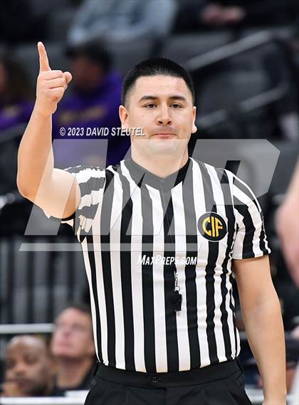 Thumbnail 1 in Lynwood vs. Sierra (CIF State D5 Final) photogallery.